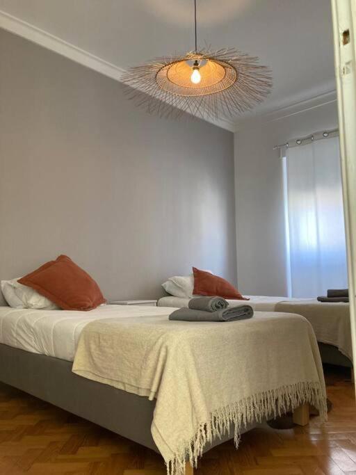 Apartamento Bem Localizado Para Familias & Amigos Apartment Lisbon Luaran gambar