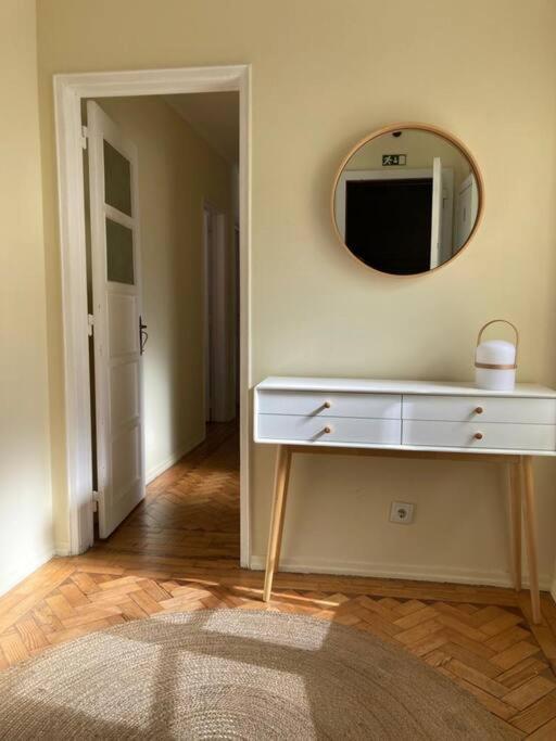 Apartamento Bem Localizado Para Familias & Amigos Apartment Lisbon Luaran gambar