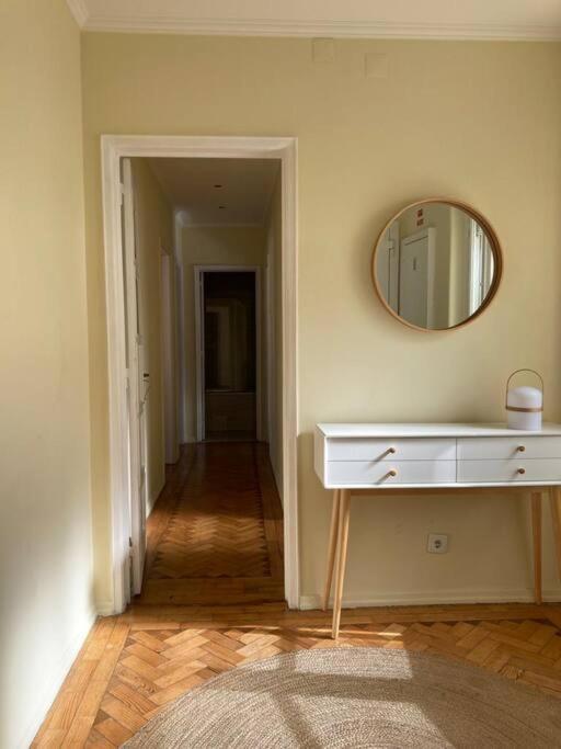 Apartamento Bem Localizado Para Familias & Amigos Apartment Lisbon Luaran gambar