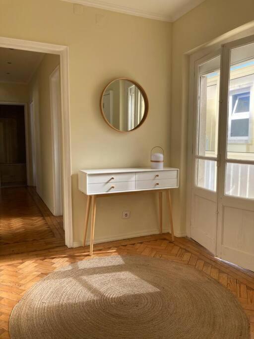 Apartamento Bem Localizado Para Familias & Amigos Apartment Lisbon Luaran gambar