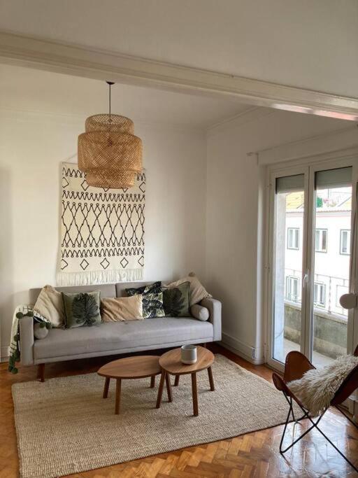 Apartamento Bem Localizado Para Familias & Amigos Apartment Lisbon Luaran gambar