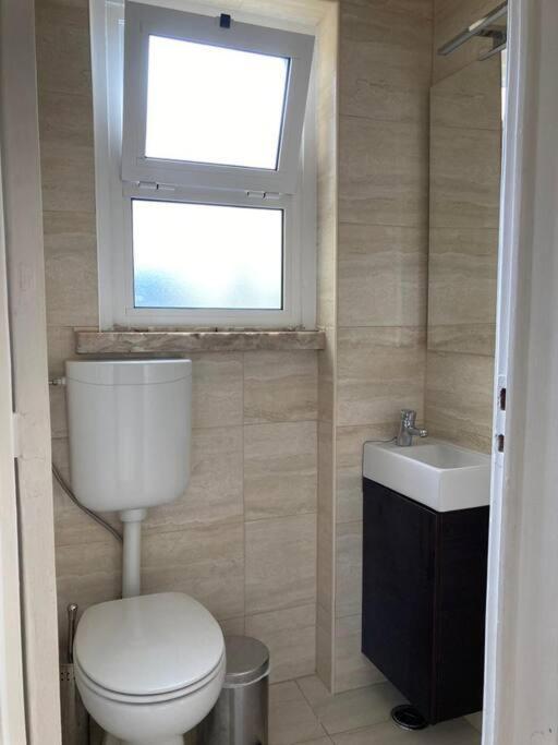 Apartamento Bem Localizado Para Familias & Amigos Apartment Lisbon Luaran gambar