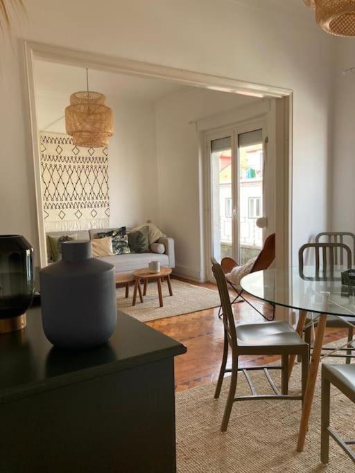 Apartamento Bem Localizado Para Familias & Amigos Apartment Lisbon Luaran gambar