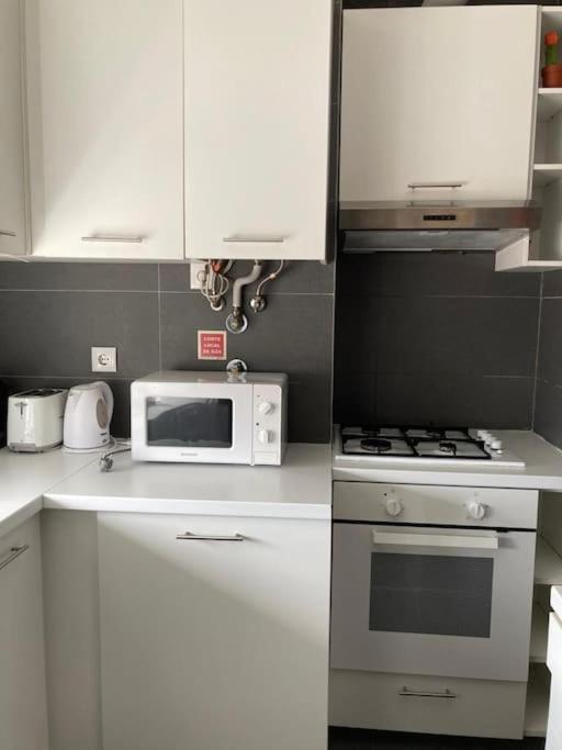 Apartamento Bem Localizado Para Familias & Amigos Apartment Lisbon Luaran gambar