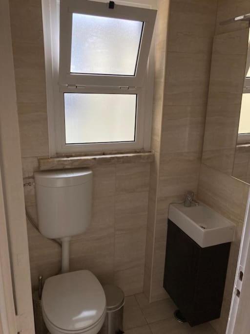 Apartamento Bem Localizado Para Familias & Amigos Apartment Lisbon Luaran gambar